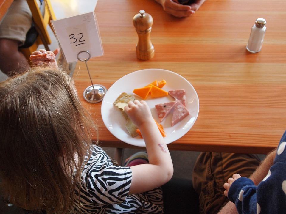 What are the benefits of healthy food for kids?